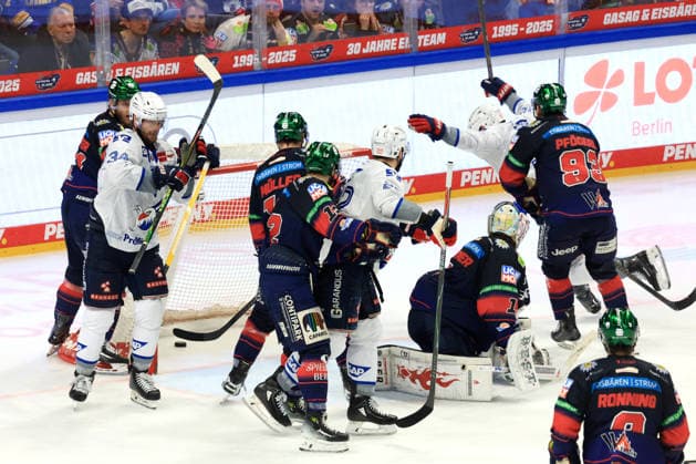 DEU, DEL, 1.EBL, Eisbaeren vs. Adler Mannheim, 30.04.2026, Uber-Arena, Berlin, DEU, DEL, 1.EBL, Eisbaeren vs. Adler Mannheim, im Bild 3:4 durch Luke Esposito (Adler Mannheim 19) *** DEU, DEL, 1 EBL, Eisbaeren vs Adler Mannheim, 30 04 2026, Uber Arena, Berlin, DEU, DEL, 1 EBL, Eisbaeren vs Adler Mannheim, pictured 3 4 by Luke Esposito Adler Mannheim 19 nordphotoxGmbHx xEngler nph00076