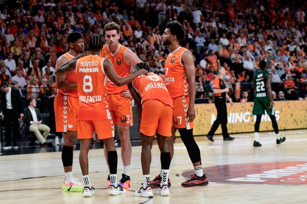 ESP Valencia Basket v Panathinaikos AKTOR Athens PlayOff Euroleague players during the Euroleague match, playoff Game 2, between Valencia Basket and Panathinaikos AKTOR Athens played at Roig Arena Stadium on April 30, 2026 in Valencia Spain Valencia Spain Spain Basketball Copyright: xPacoxMGEstudix xAgenciaxLOFx