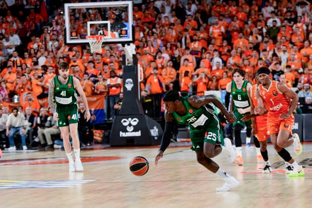 ESP Valencia Basket v Panathinaikos AKTOR Athens PlayOff Euroleague Kendrick Nunn of Panathinaikos during the Euroleague match, playoff Game 2, between Valencia Basket and Panathinaikos AKTOR Athens played at Roig Arena Stadium on April 30, 2026 in Valencia Spain Valencia Spain Spain Basketball Copyright: xPacoxMGEstudix xAgenciaxLOFx