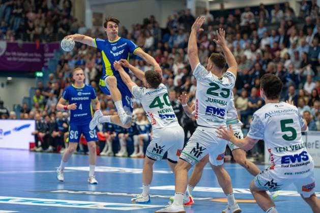 Miro Schluroff, Back, VfL Gummersbach 15 , Elias Newel, Back, Frisch Auf Goeppingen 40 , Ludvig Jurmala, Circulation, Frisch Auf Goeppingen 25 , Rutger ten Velde, Outside, Frisch Auf Goeppingen 5 , VfL Gummersbach vs Frisch Auf Goeppingen, Daikin Handball Bundesliga, Men , Matchday 30, 30 04 2026 Gummersbach NRW Germany Copyright: xkolbert-press MartinxWdziecznyx