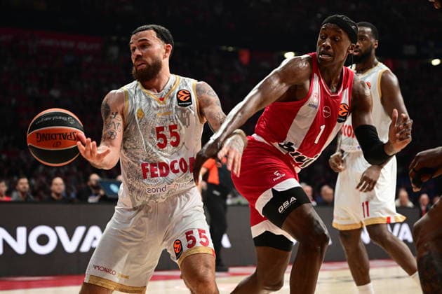 EuroLeague Basketball, Play Off Game 2, Olympiacos Piraeus vs AS Monaco - Frank Ntilikina, 1 of Olympiacos Piraeus in action against Mike James, 55 of AS Monaco during the Euroleague Play Off Game 2 basketball match between Olympiacos Piraeus and AS Monaco held at Peace and Friendship Stadium in Piraeus, Grecee, 30 April 2026. PIRAEUS Greece Copyright: xOnexInchxProductionsx 6954343