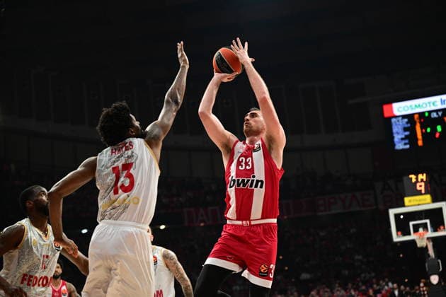 EuroLeague Basketball, Play Off Game 2, Olympiacos Piraeus vs AS Monaco -Nikola Milutinov, 33 of Olympiacos Piraeus in action during the Euroleague Play Off Game 2 basketball match between Olympiacos Piraeus and AS Monaco held at Peace and Friendship Stadium in Piraeus, Grecee, 30 April 2026. PIRAEUS Greece Copyright: xOnexInchxProductionsx 6954204