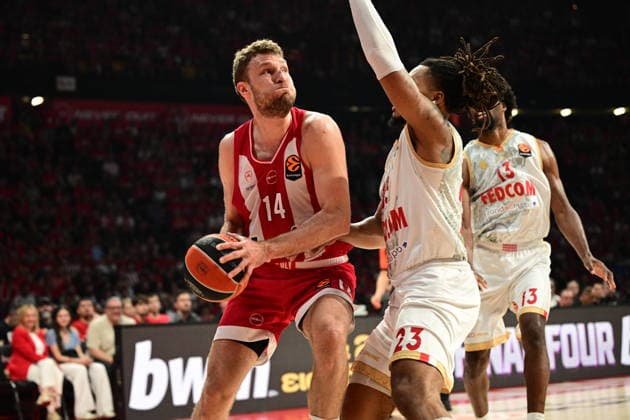 EuroLeague Basketball, Play Off Game 2, Olympiacos Piraeus vs AS Monaco - Sasha Vezenkov, 14 of Olympiacos Piraeus in action during the Euroleague Play Off Game 2 basketball match between Olympiacos Piraeus and AS Monaco held at Peace and Friendship Stadium in Piraeus, Grecee, 30 April 2026. PIRAEUS Greece Copyright: xOnexInchxProductionsx 6954258