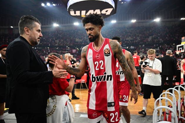 EuroLeague Basketball, Play Off Game 2, Olympiacos Piraeus vs AS Monaco - Tyler Dorsey of Olympiacos Piraeus celebrate at the end of the Euroleague Play Off Game 2 basketball match between Olympiacos Piraeus and AS Monaco held at Peace and Friendship Stadium in Piraeus, Grecee, 30 April 2026. PIRAEUS Greece Copyright: xOnexInchxProductionsx 6954534