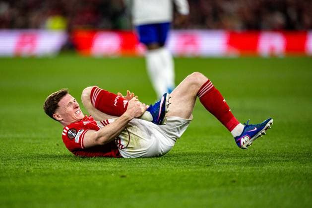 RECORD DATE NOT STATED 30th April 2026; The City Ground, Nottingham, England; UEFA Europa League Football, Nottingham Forest versus Aston Villa; Elliot Anderson of Nottingham Forest holds his leg after being fouled by Youri Tielemans of Aston Villa GodfreyxPitt