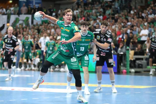Handball DAIKIN HBL, SC DHfK Leipzig HC Erlangen 30 04 2026 Blaer Hinriksson 44, SC DHfK Leipzig throws a seven-meter penalty Handball, DAIKIN HBL, 1 Bundesliga, Saison 2025 2026, 30 Spieltag SC DHfK Leipzig vs HC Erlangen am 30 04 2026 in der Quarterback Immobilien Arena Leipzig Copyright: xBEAUTIFULxSPORTS JanxKaeferx