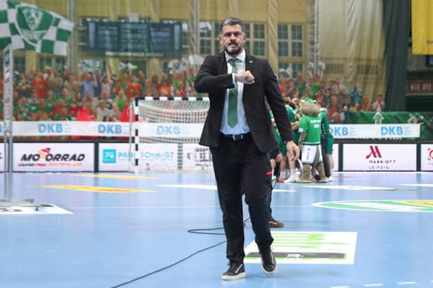Handball DAIKIN HBL, SC DHfK Leipzig HC Erlangen 30 04 2026 A matter of the heart Managing Director Karsten Günther SC DHfK Leipzig with determined victory cheer Handball, DAIKIN HBL, 1 Bundesliga, Season 2025 2026, Matchday 30 SC DHfK Leipzig vs HC Erlangen on 30 04 2026 at the Quarterback Immobilien Arena Leipzig Copyright: xBEAUTIFULxSPORTS JanxKaeferx