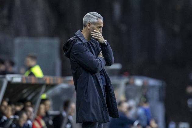 Carlos Vicens Head Coach of SC Braga looks on during the UEFA Europa League match between SC Braga vs SC Freiburg at Estadio Municipal de Braga on April 30th,2026 (Photo by Joao Bravo Sports Press Photo) Copyright: xJoaoxBravo SportsxPressxPhotox Sportspressphoto_SPR138663