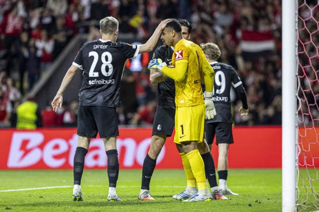 Noah Atubolu of SC Freiburg celebrates after saving a penalty kick during the UEFA Europa League match between SC Braga vs SC Freiburg at Estadio Municipal de Braga on April 30th,2026 (Photo by Joao Bravo Sports Press Photo) Copyright: xJoaoxBravo SportsxPressxPhotox Sportspressphoto_SPR138670
