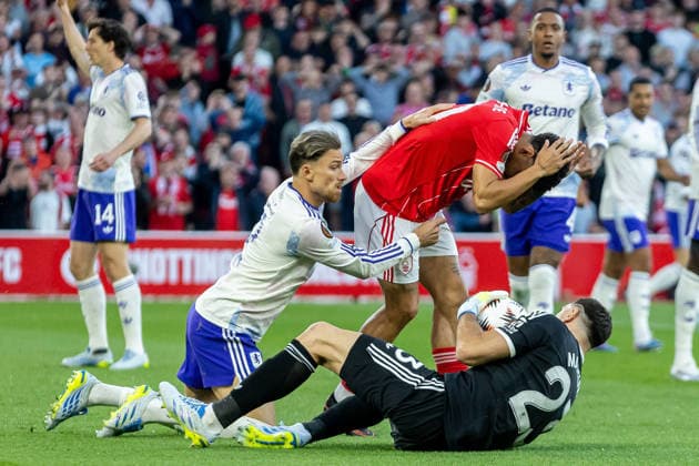 Nottingham Forest v Aston Villa, Europa League, Semi Final First Leg Aston Villa goalkeeper Emiliano Martinez (23) gathers ball during the Europa League semi-final 1st leg match between Nottingham Forest and Aston Villa at the City Ground, Nottingham, UK on 30 April 2026. Nottingham City Ground Nottinghamshire UK Editorial use only , Copyright: xManjitxNarotrax PSI-24183-0121
