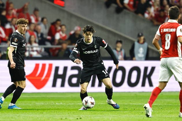 Yuito Suzuki (Freiburg), APRIL 30, 2026 - Football Soccer : UEFA Europa League Semi-finals 1st leg match between SC Braga - SC Freiburg at the Estadio Municipal de Braga in Braga, Portugal. Noxthirdxpartyxsales  aflo_328820211