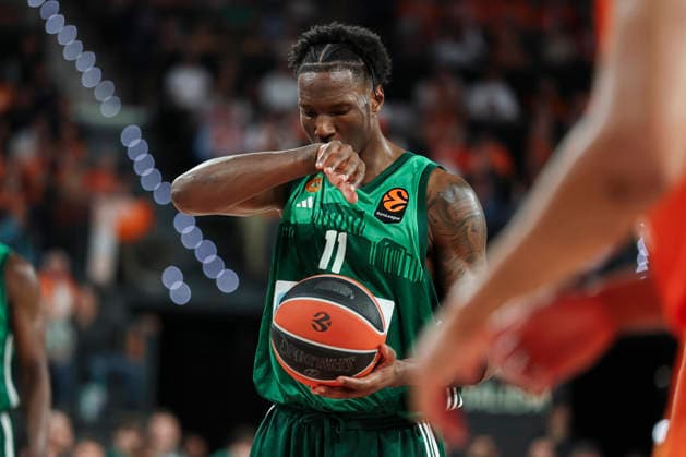 April 30, 2026, Valencia, Valencia, Spain: Nigel Hayes-Davis of Panathinaikos AKTOR Athens gestures during the EuroLeague Play Off Game 2 match between Valencia Basket and Panathinaikos Aktor Athens at Roig Arena on April 30, 2026 in Valencia, Spain. Valencia Spain - ZUMAa181 20260430_zaa_a181_303 Copyright: xIrinaxR.xHipolitox