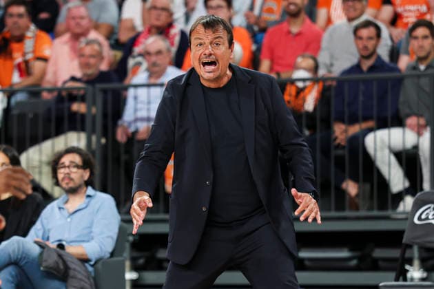 April 30, 2026, Valencia, Valencia, Spain: Ergin Ataman, head coach of Panathinaikos AKTOR Athens gestures during the EuroLeague Play Off Game 2 match between Valencia Basket and Panathinaikos Aktor Athens at Roig Arena on April 30, 2026 in Valencia, Spain. Valencia Spain - ZUMAa181 20260430_zaa_a181_301 Copyright: xIrinaxR.xHipolitox