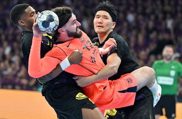 HBC Nantes FC Barcelone Handball PHOTOPQR OUEST FRANCE Jérôme Fouquet Ouest-France ; NANTES ; 30 04 2026 ; Handball. EHF. 1 4 de finale aller de la champion league. HBC Nantes FC Barcelone Handball. Ludovic Fabregas et les nantais Olivier Nyateu et Shuichi Yoshida. Photo: Jérôme Fouquet Ouest-France NANTES France  Copyright: xPHOTOPQR OUESTxFRANCE MAXPPPxJérômexFouquet Ouest-Francex 20260430OFR5336 20260430OFR5336