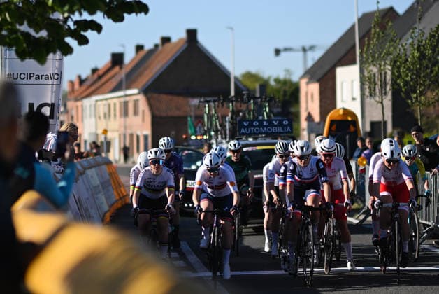 UCI Para Cycling Road World Cup: Round 2 Picture by Mathew Wells SWpix.com - 01 05 2026 - Cycling - UCI Para Cycling Road World Cup: Round 2 - Gistel, West Flanders, Belgium - WB Road Race - Race start, Katie-George Dunlevy (Ireland) piloted by Linda Kelly Copyright: x xSWpix.comx(t axPhotographyxHubxLtd)xMathewxWells SWpix.comx SWP-3030-13621