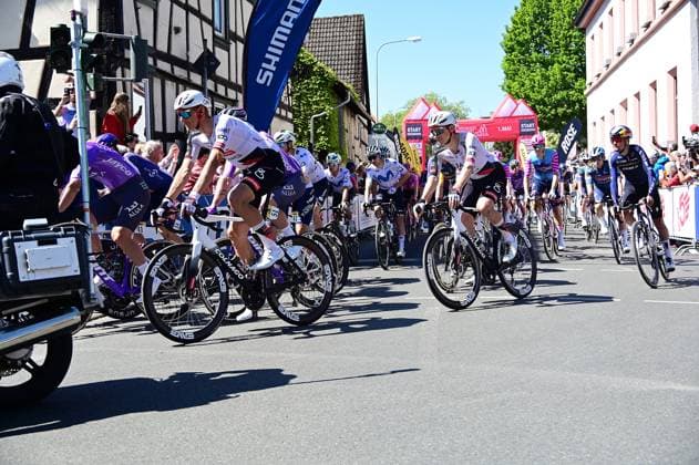 01 05,2026 xkhx Echborn Frankfurt am Main , Radrennen Radklassiker Eschborn Frankfurt Start The riders start the race