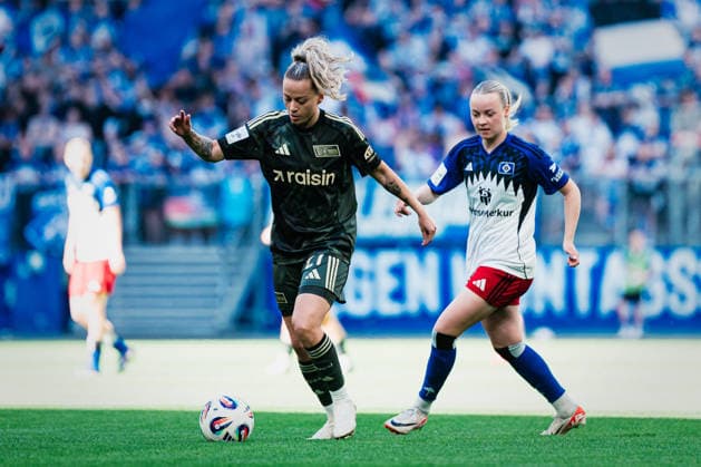 Google Pixel Womens Bundesliga Hamburger SV vs 1 FC Union Berlin, 01 05 2026 Jenny Hipp 1 FC Union Berlin, 27 on the ball, behind her Mia Büchele Hamburger SV, 17 Soccer, Google Pixel Womens Bundesliga, 24 Matchday Hamburger SV vs 1 FC Union Berlin on 01 05 2026 at Volksparkstadion, Hamburg DFB REGULATIONS PROHIBIT ANY USE OF PHOTOGRAPHS AS IMAGE SEQUENCES AND OR QUASI VIDEO Copyright: xBEAUTIFULxSPORTS Tonhäuserx