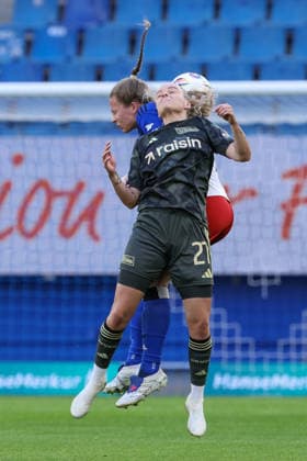 from left Christin Meyer Hamburger SV, HSV, 16 and Jenny Hipp 1 FC Union Berlin, 27 in header duel, header, duel, action, action, game scene, THE DFB REGULATIONS PROHIBIT ANY USE OF PHOTOGRAPHS AS IMAGE SEQUENCES AND OR QUASI VIDEO , 01 05 2026, Hamburg Germany , Football, Google Pixel Womens Bundesliga, Hamburger SV 1 FC Union Berlin xobx