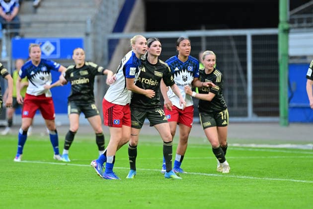 Soccer I Women I Season 2025 2026 I Bundesliga I 24 Matchday I Hamburger SV 1 FC Union Berlin I 01 05 2026 Paulina Bartz 37, Hamburger SV and Eileen Michelle Campbell 10, 1 FC Union Berlin in the center of the picture await a corner kick Hamburg Volksparkstadion Hamburg Germany Copyright: xLobeca WolfxGebhardtx