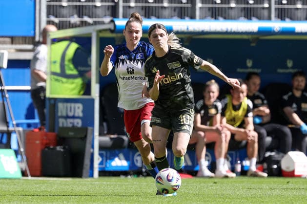 from left Michela Croatto Hamburger SV, HSV, 13 and Eileen Campbell 1 FC Union Berlin, 10 in a duel, dynamic, action, action, game scene, THE DFB REGULATIONS PROHIBIT ANY USE OF PHOTOGRAPHS AS IMAGE SEQUENCES AND OR QUASI VIDEO , 01 05 2026, Hamburg Germany , Football, Google Pixel Womens Bundesliga, Hamburger SV 1 FC Union Berlin xobx