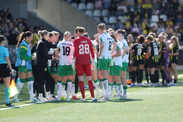 GÖTEBORG, SWEDEN 20260501 Hammarby gather after 2 0 during Fridays decisive Europa Cup final between BK Häcken and Hammarby at Nordic Wellness arena GÖTEBORG SWEDEN x9200x  Copyright: xAdamxIhse TTx FINAL EUROPA CUP: HÄCKEN - HAMMARBY