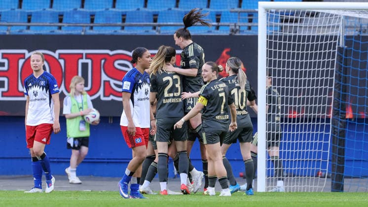 Players of 1 FC Union Berlin with goal celebration, cheering, jubilant, optimistic, game scene, highlight, joy about the goal to 0 1, THE DFB REGULATIONS PROHIBIT ANY USE OF PHOTOGRAPHS AS IMAGE SEQUENCES AND OR QUASI VIDEO , 01 05 2026, Hamburg Germany , Football, Google Pixel Womens Bundesliga, Hamburger SV 1 FC Union Berlin xobx
