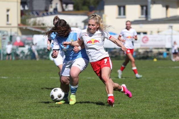 Saxony Cup Final Women Chemnitzer FC RB Leipzig II 01 05 2026 Nancy Kiesewalter 14, Chemnitzer FC vs Charlotte Heckler 7, RB Leipzig II U20 Saxony Cup Final Women Saxony Lotto State Cup Chemnitzer FC vs RB Leipzig II U20 at Auenstadion Flöha, 01 05 2026 Copyright: xBEAUTIFULxSPORTS JanxKaeferx