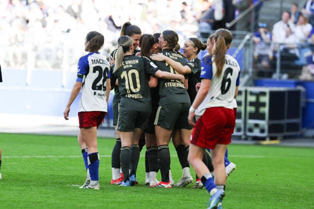 2026 05 01 xfsx Soccer Google Pixel Women Bundesliga Hamburger Sportverein 1 FC Union Berlin v l The Union Berlin team celebrates the goal to 1 0 DFL regulations prohibit any use of photographs as image sequences and or quasi video Copyright: HMBxMedia FernandoxSoares