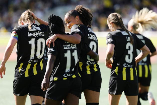 Häcken s Felicia Schröder scores 2 0 and is congratulated by Monica Jusu Bah during Friday s decisive final in the UEFA Women s Europa Cup between BK Häcken and Hammarby at Hisingen Arena in Gothenburg, Sweden on may 1, 2026 GÖTEBORG SWEDEN x9200x  Copyright: xAdamxIhse TTx FINAL EUROPEAN CUP: HÄCKEN - HAMMARBY