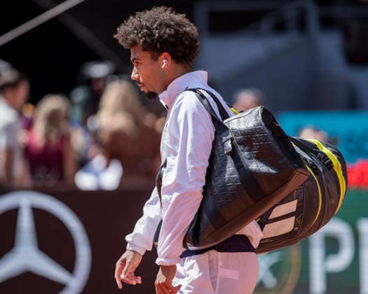 Mutua Madrid Open - Day Twelve MADRID, SPAIN - MAY 1: Arthur Fils of France enters onto the court prior to the MenÕs Singles Semi-Final match on day Twelve during the Mutua Madrid Open 2026 tournament celebrated at La Caja Magica on May 1, 2026 in Madrid, Spain. Madrid La Caja Magica Madrid Spain Copyright: xAlbertoxGardinx AGardin_20260501_Tennis_Madrid_Day12_0089