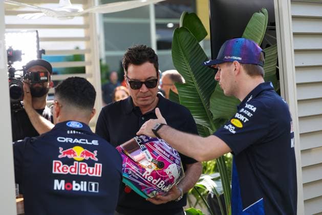 American comedian and presenter, Jimmy Fallon and Max Verstappen Oracle Red Bull Racing 3 , Miami Grand Prix, Motorsport, Men, Formula 1, Free Practice, 01 05 2026 Miami Florida USA Copyright: xkolbert-press ChristianxKolbertx