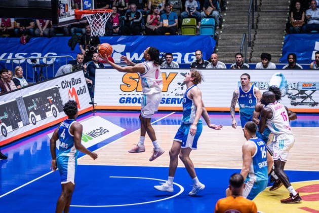 easyCredit Basketball Bundesliga, Frankfurt Skyliners vs Telekom Baskets Bonn, 01 05 2026 Jalen Finch Telekom Baskets Bonn 0 scores at the basket easyCredit Basketball Bundesliga, Frankfurt Skyliners vs Telekom Baskets Bonn, 01 05 2026, SÜWAG ENERGIE Arena Frankfurt Copyright: xBEAUTIFULxSPORTS Derixx