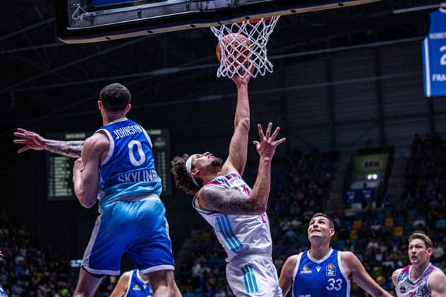 easyCredit Basketball Bundesliga, Frankfurt Skyliners vs Telekom Baskets Bonn, 01 05 2026 Michael Kessens Telekom Baskets Bonn 6 scores at the basket easyCredit Basketball Bundesliga, Frankfurt Skyliners vs Telekom Baskets Bonn, 01 05 2026, SÜWAG ENERGIE Arena Frankfurt Copyright: xBEAUTIFULxSPORTS Derixx