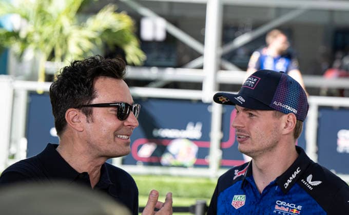 May 1, 2026, Miami, Florida, USA: JIMMY FALLON (Actor) and 3.Red Bull Racing Driver MAX VERSTAPPEN sharing a moment about F1 racing Miami USA - ZUMAm147 20260501_zap_m147_001 Copyright: xHossxMcBainx