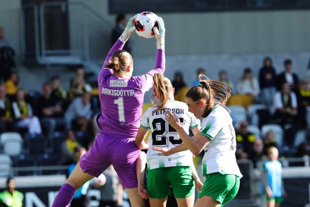 GÖTEBORG, SWEDEN 20260501 Häckens Fanney Birkisdottir catches the ball during Fridays decisive Europa Cup final between BK Häcken and Hammarby at Nordic Wellness arena GÖTEBORG SWEDEN x9200x  Copyright: xAdamxIhse TTx FINAL EUROPA CUP HÄCKEN - HAMMARBY
