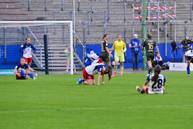 Soccer I Women I Season 2025 2026 I Bundesliga I 24 Matchday I Hamburger SV 1 FC Union Berlin I 01 05 2026 Disappointed Hamburger SV Women players hang their heads after the match Hamburg Volksparkstadion Hamburg Germany Copyright: xLobeca WolfxGebhardtx