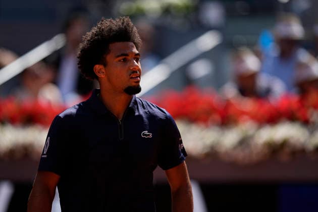 May 1, 2026, Madrid, Madrid, Spain: Arthur Fils of France plays against Jannik Sinner of Italy during the Mutua Madrid Open 2026 at La Caja Magica on May 01, 2026 in Madrid, Spain. Mutua Madrid Open 2026 - Day 12  - ZUMAa181 20260501_zaa_a181_067 Copyright: xOscarxJ.xBarrosox