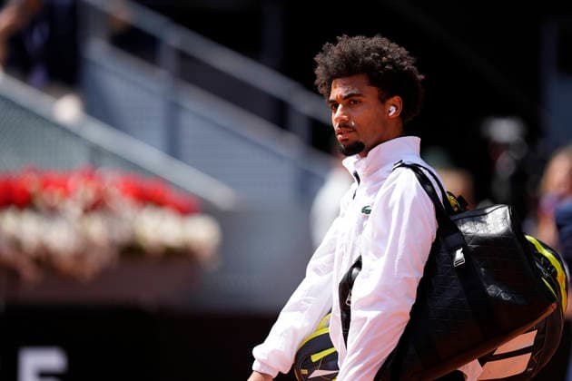 May 1, 2026, Madrid, Madrid, Spain: Arthur Fils of France plays against Jannik Sinner of Italy during the Mutua Madrid Open 2026 at La Caja Magica on May 01, 2026 in Madrid, Spain. Mutua Madrid Open 2026 - Day 12  - ZUMAa181 20260501_zaa_a181_075 Copyright: xOscarxJ.xBarrosox