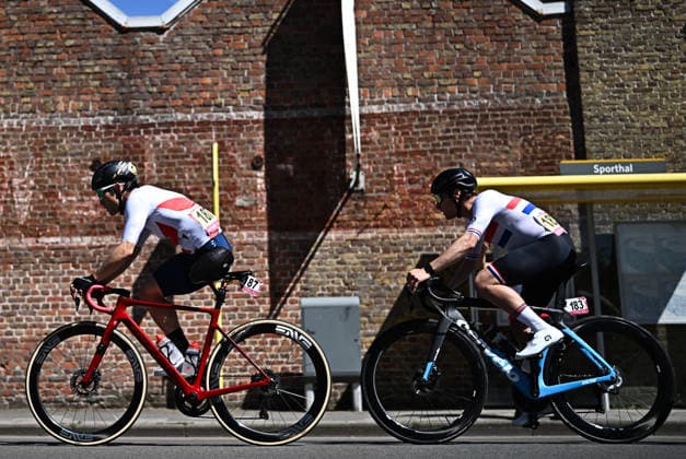 UCI Para Cycling Road World Cup: Round 2 Picture by Mathew Wells SWpix.com - 01 05 2026 - Cycling - UCI Para Cycling Road World Cup: Round 2 - Gistel, West Flanders, Belgium - Men C2 C4 Road Race - Matthew Robertson (Great Britain), Xian Wang (China) Copyright: x xSWpix.comx(t axPhotographyxHubxLtd)xMathewxWells SWpix.comx SWP-3030-13683