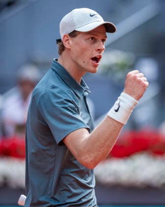 Mutua Madrid Open - Day Twelve MADRID, SPAIN - MAY 1: Jannik Sinner of Italy celebrates the victory against Arthur Fils of France during the MenÕs Singles Semi-Final match on day Twelve during the Mutua Madrid Open 2026 tournament celebrated at La Caja Magica on May 1, 2026 in Madrid, Spain. Madrid La Caja Magica Madrid Spain Copyright: xAlbertoxGardinx AGardin_20260501_Tennis_Madrid_Day12_0110