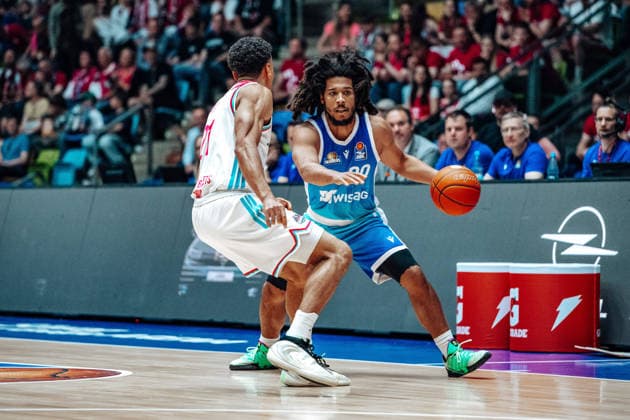 Joel Aminu Telekom Baskets Bonn, 21 , Tyger Campbell Skyliners Frankfurt, 00 GER, Skyliners Frankfurt vs Telekom Baskets Bonn easyCredit BBL, Bundesliga, Matchday 32, Season 2025 2026 01 05 2026 Eibner Pressefoto Attila Ziga GER, Skyliners Frankfurt vs Telekom Baskets Bonn easyCredit BBL, Bundesliga, Matchday 32, Season 2025 2026 01 05 2026 Frankfurt am Main Copyright: xEibner-Pressefotox EP_AZA