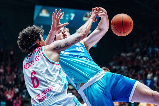 Michael Kessens Telekom Baskets Bonn, 06 , Jacob Holt Skyliners Frankfurt, 10 GER, Skyliners Frankfurt vs Telekom Baskets Bonn easyCredit BBL, Bundesliga, Matchday 32, Season 2025 2026 01 05 2026 Eibner Pressefoto Attila Ziga GER, Skyliners Frankfurt vs Telekom Baskets Bonn easyCredit BBL, Bundesliga, Matchday 32, Season 2025 2026 01 05 2026 Frankfurt am Main Copyright: xEibner-Pressefotox EP_AZA