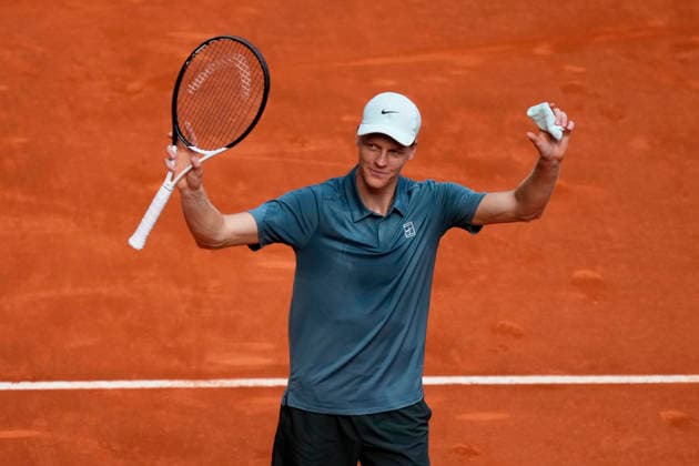 Mutua Madrid Open - Day Twelve Jannik Sinner of Italy celebrates the victory after winning against Arthur Fils of France during Men s Singles semi-final match on Day twelve of the Mutua Madrid Open 2026, ATP, Tennis Herren Masters 1000 and WTA, Tennis Damen 1000 tournament celebrates at La Caja Magica on May 1, 2026 in Madrid, Spain. Madrid Spain  Copyright: xJosexBretonx originalFilename:bretonhernandez-mutuamad260501_np1bM.jpg