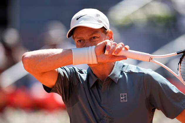May 1, 2026, Madrid, Madrid, Spain: Jannik Sinner of Italy plays against Arthur Fils of France during the Mutua Madrid Open 2026 at La Caja Magica on May 01, 2026 in Madrid, Spain. Madrid Spain - ZUMAa181 20260501_zaa_a181_050 Copyright: xOscarxJ.xBarrosox