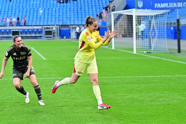 Soccer I Women I Season 2025 2026 I Bundesliga I 24 Matchday I Hamburger SV 1 FC Union Berlin I 01 05 2026 Cara Bösl 1, 1 FC Union Berlin runs to her fans to celebrate Hamburg Volksparkstadion Hamburg Germany Copyright: xLobeca WolfxGebhardtx