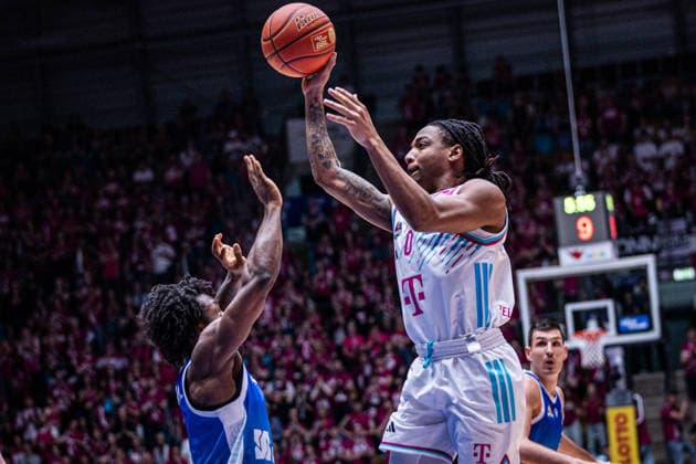 easyCredit Basketball Bundesliga, Frankfurt Skyliners vs Telekom Baskets Bonn, 01 05 2026 Jalen Finch Telekom Baskets Bonn 0 scores at the basket easyCredit Basketball Bundesliga, Frankfurt Skyliners vs Telekom Baskets Bonn, 01 05 2026, SÜWAG ENERGIE Arena Frankfurt Copyright: xBEAUTIFULxSPORTS Derixx