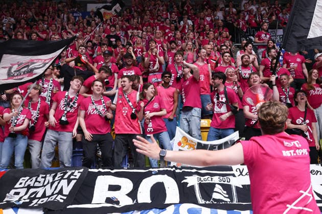 Frankfurt Skyliners Telekom Baskets Bonn, easyCredit BBL Cheering Bonn fans make the game at the Skyliners a home game Game of the easyCredit BBL between Frankfurt Skyliners and Telekom Baskets Bonn on May 1, 2026 at the Süwag Energie ARENA in Frankfurt am Main , Frankfurt am Main Hessen Germany Süwag Energie ARENA