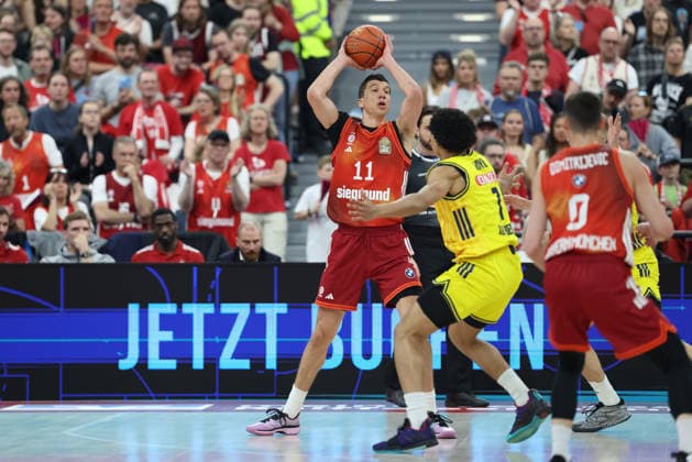 Vladimir Lucic FC Bayern Basketball, 11 with ball with Jack Kayil Alba Berlin, 07 , GER, FC Bayern Basketball vs Alba Berlin, Basketball, easycredit Basketball Bundesliga, 27 Matchday, Season 2025 2026, 01 05 2026, GER, FC Bayern Basketball vs Alba Berlin, Basketball, easycredit Basketball Bundesliga, 27 Matchday, Season 2025 2026, 01 05 2026 Munich Copyright: xEibner-Pressefoto JennixMaulx EP_JML