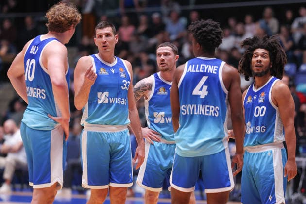Frankfurt Skyliners Telekom Baskets Bonn, easyCredit BBL From left Jacob Holt Skyliners, 10 , Ryan Hawkins Skyliners, 33 , Logan Johnson Skyliners, 0 , Nahiem Alleyne Skyliners, 4 and Tyger Campbell Skyliners, 00 Game of the easyCredit BBL between Frankfurt Skyliners and Telekom Baskets Bonn on May 1, 2026 at Süwag Energie ARENA in Frankfurt am Main , Frankfurt am Main Hessen Germany Süwag Energie ARENA