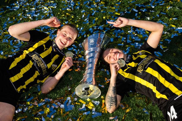 260501 Emma Östlund and Tabitha Michelle Tindell of Häcken celebrate with the trophy after the UEFA Women s Europa Cup final between Häcken and Hammarby on May 1, 2026 in Göteborg Photo Michael Erichsen BILDBYRAN COP 89 DS0574 fotboll football soccer fotball europa cup häcken hammarby uefa womens europa cup dam bbeng celebration jubel  Copyright: MICHAELxERICHSEN BB260501MI084
